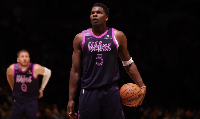 熊猫体育子公司-爱德华兹40分戈贝尔22+17 森林狼送独行侠十连败