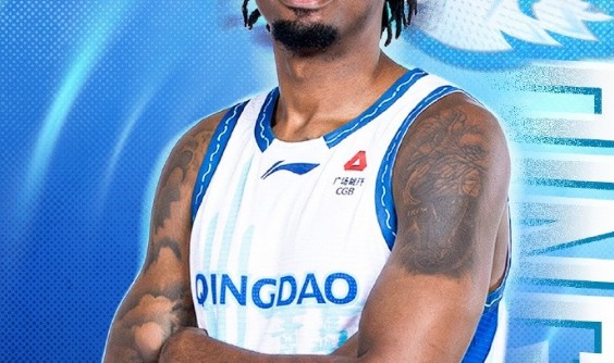 熊猫体育分部-杨瀚森替身！青岛男篮官宣：签同为2米16中锋泰肖恩-克劳福德