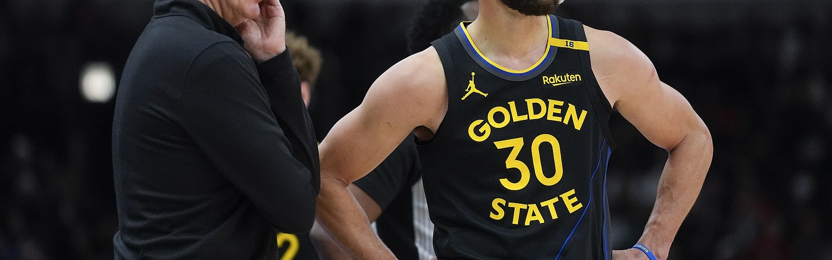 科尔：库里会有糟糕的出手 但他三分命中率总能到40%以上