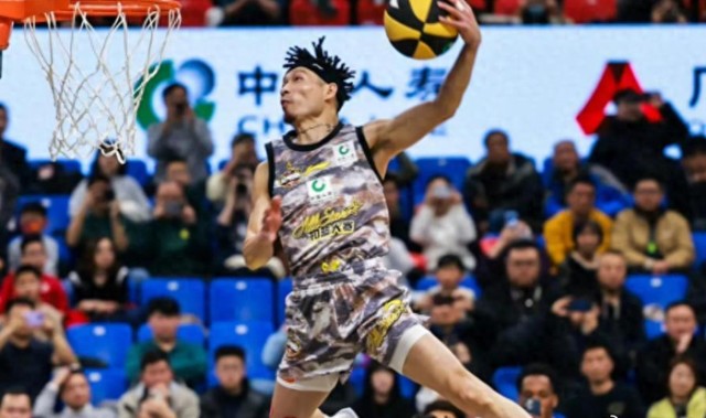 熊猫体育团队-男篮40岁老将夺冠！张镇麟宿敌获美国扣篮王：转手送陌生人一辆车|陈登星|扣篮大赛|大赛|冠军|飞跃_新浪体育_新浪新闻